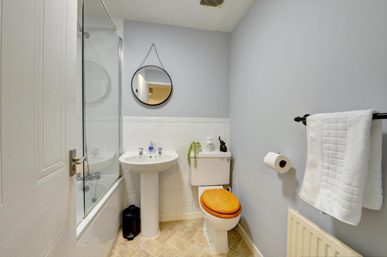 Modern 2 Bed House Sleeps 6 Southam Town Centre - Inspire Homes Ltd Dış mekan fotoğraf
